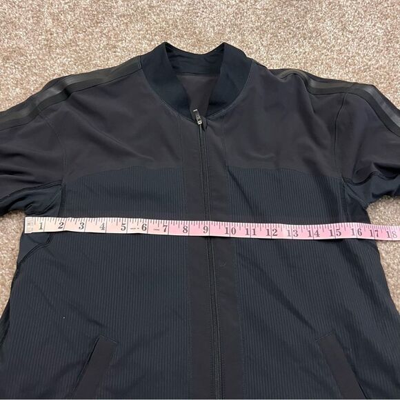 Lululemon Lightweight Bomber - Picture 4 of 10